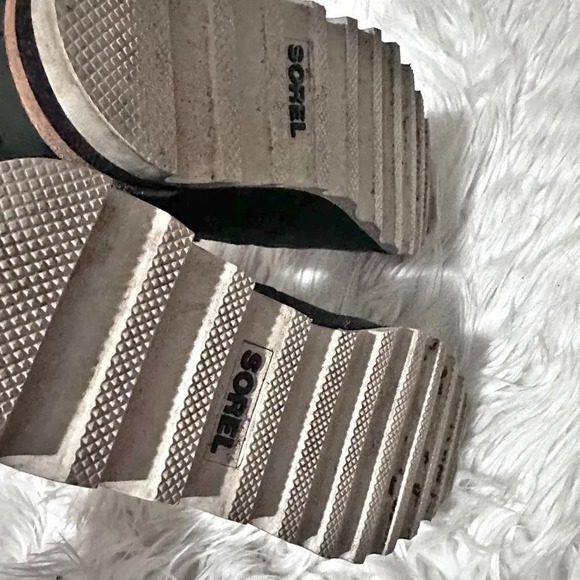 SOREL | Sneakchic Alpine Holiday Boot Black/Dark Stone Shearling | Size 8 - Picture 5 of 8